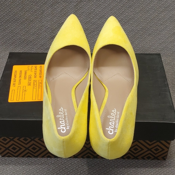 Charles David Angelica  Pump Light Yellow -8 - Picture 3 of 13